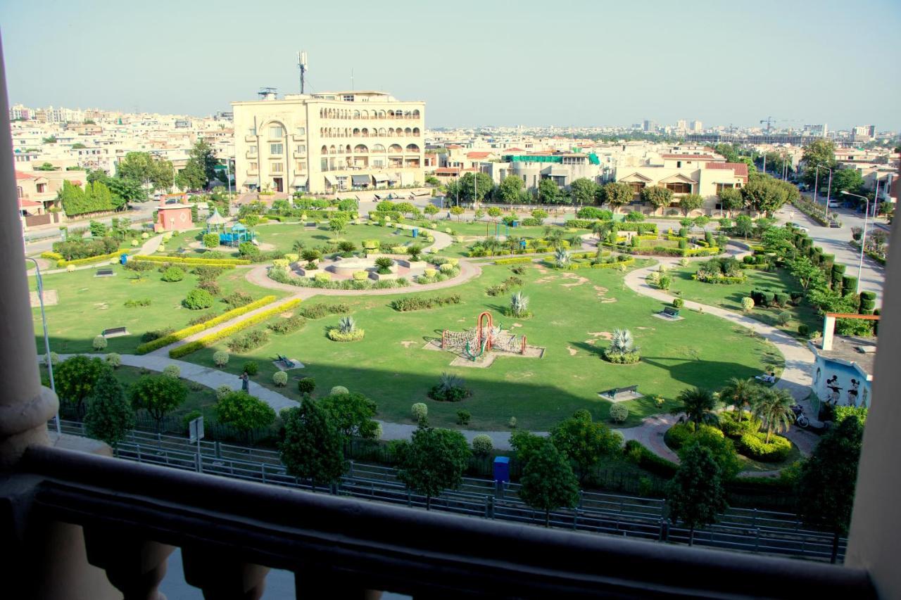 רוואלפינדי The Millenial Apartments & Suites Bahria Town מראה חיצוני תמונה
