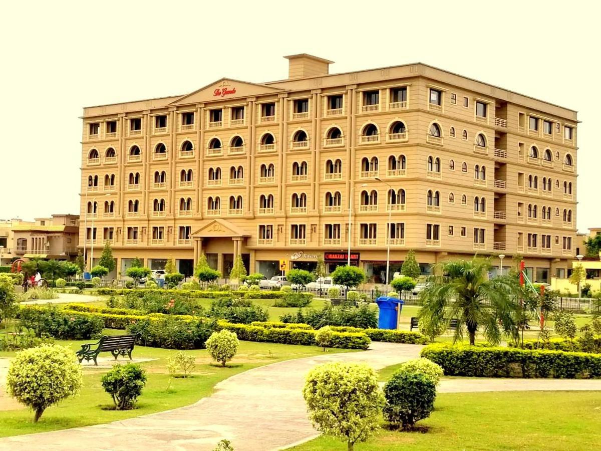 רוואלפינדי The Millenial Apartments & Suites Bahria Town מראה חיצוני תמונה