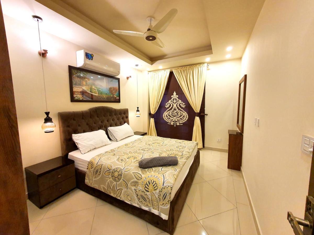 רוואלפינדי The Millenial Apartments & Suites Bahria Town מראה חיצוני תמונה