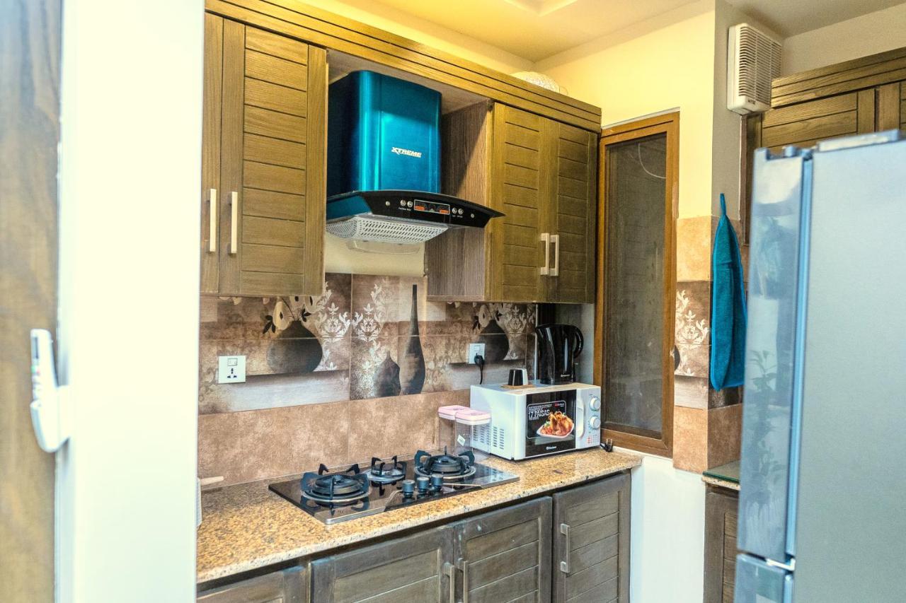 רוואלפינדי The Millenial Apartments & Suites Bahria Town מראה חיצוני תמונה