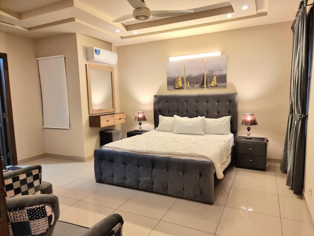 רוואלפינדי The Millenial Apartments & Suites Bahria Town מראה חיצוני תמונה