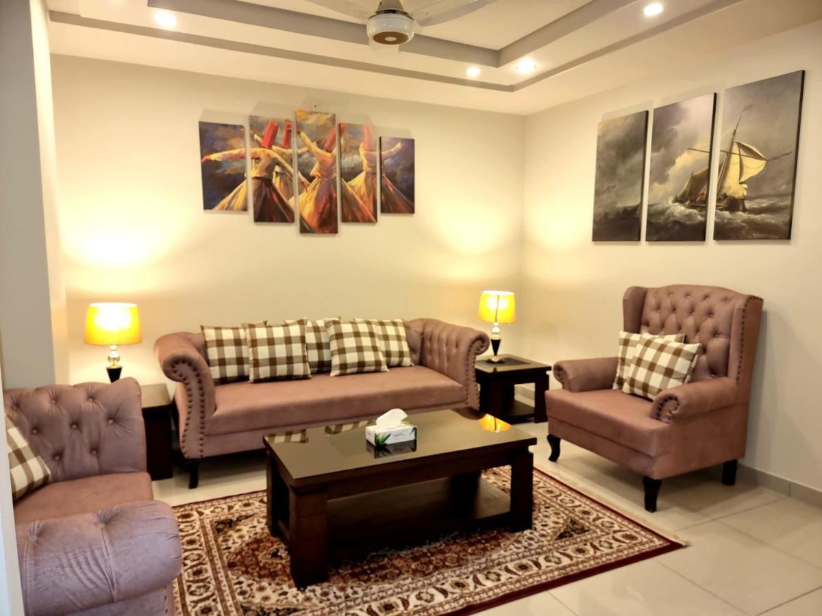 רוואלפינדי The Millenial Apartments & Suites Bahria Town מראה חיצוני תמונה