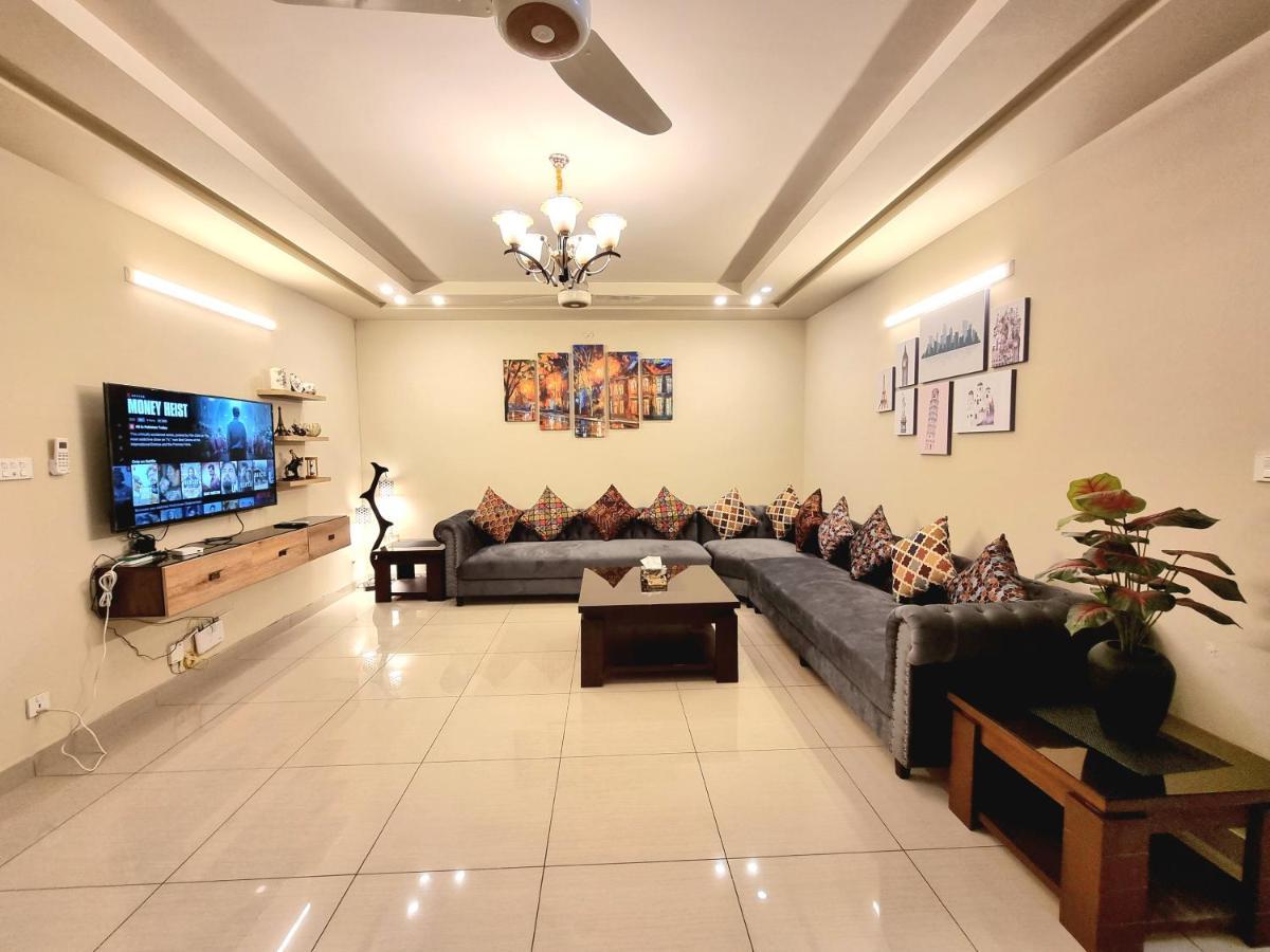 רוואלפינדי The Millenial Apartments & Suites Bahria Town מראה חיצוני תמונה