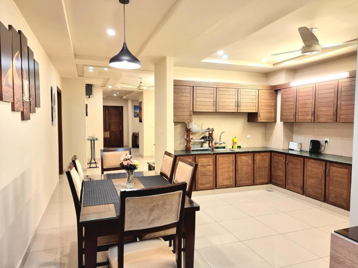 רוואלפינדי The Millenial Apartments & Suites Bahria Town מראה חיצוני תמונה