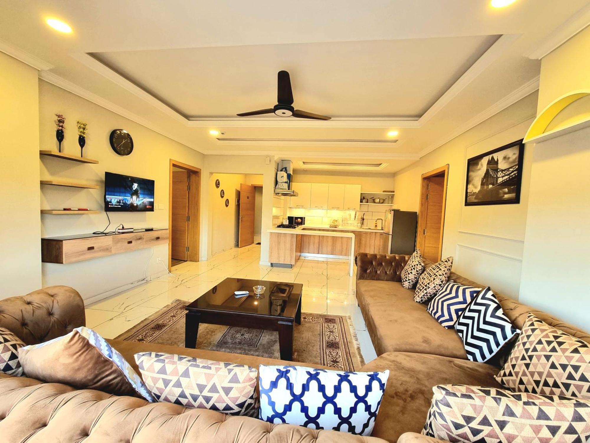 רוואלפינדי The Millenial Apartments & Suites Bahria Town חדר תמונה