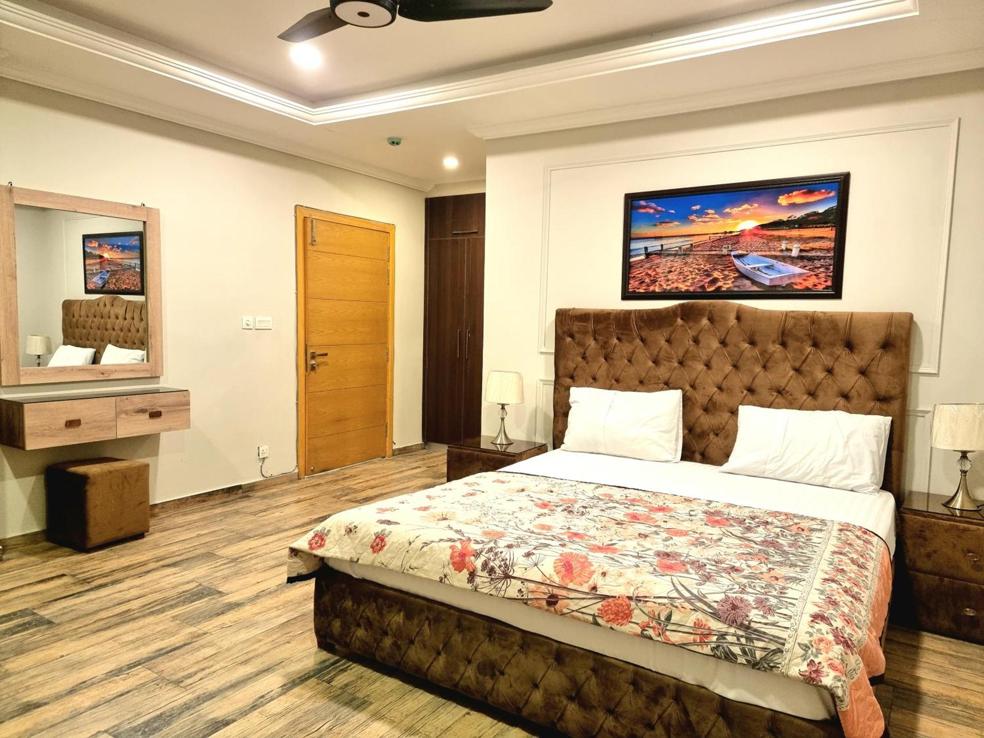רוואלפינדי The Millenial Apartments & Suites Bahria Town חדר תמונה