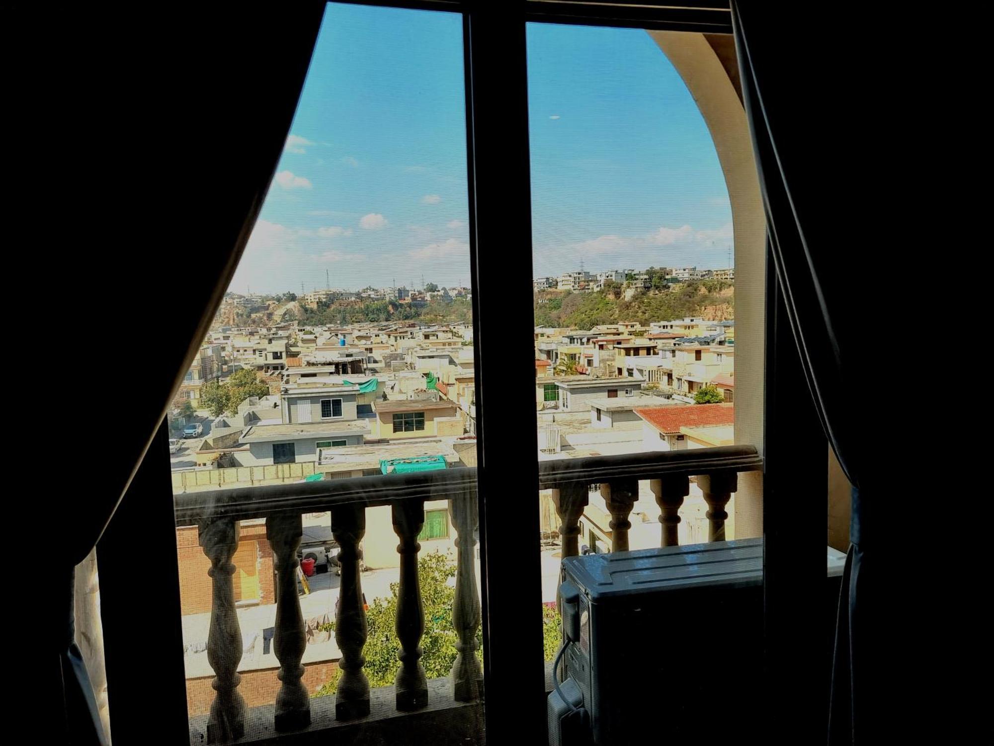 רוואלפינדי The Millenial Apartments & Suites Bahria Town חדר תמונה