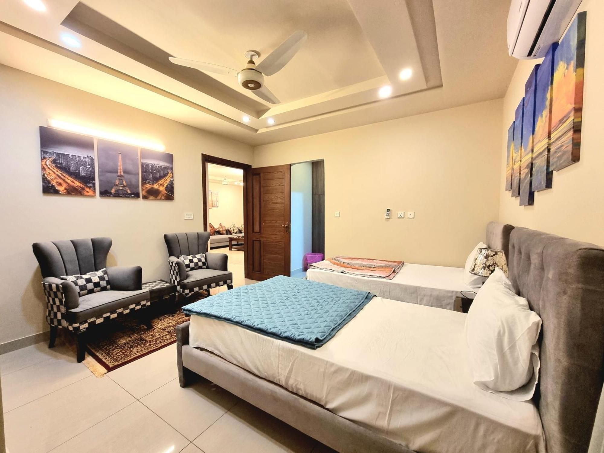 רוואלפינדי The Millenial Apartments & Suites Bahria Town מראה חיצוני תמונה