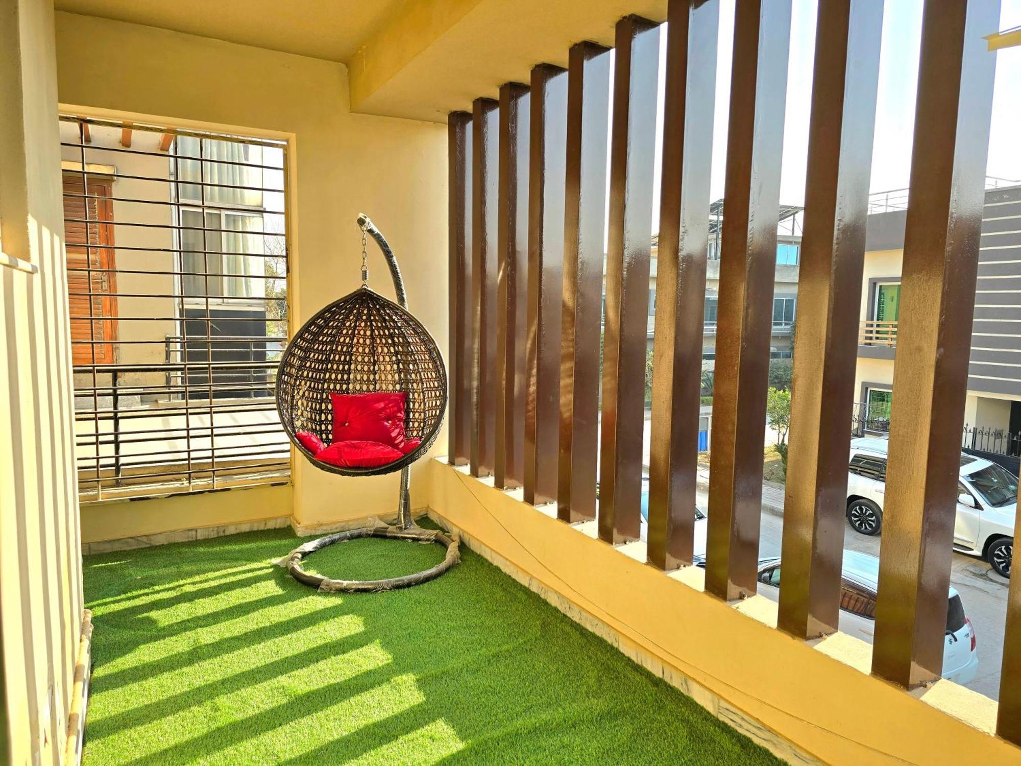 רוואלפינדי The Millenial Apartments & Suites Bahria Town חדר תמונה