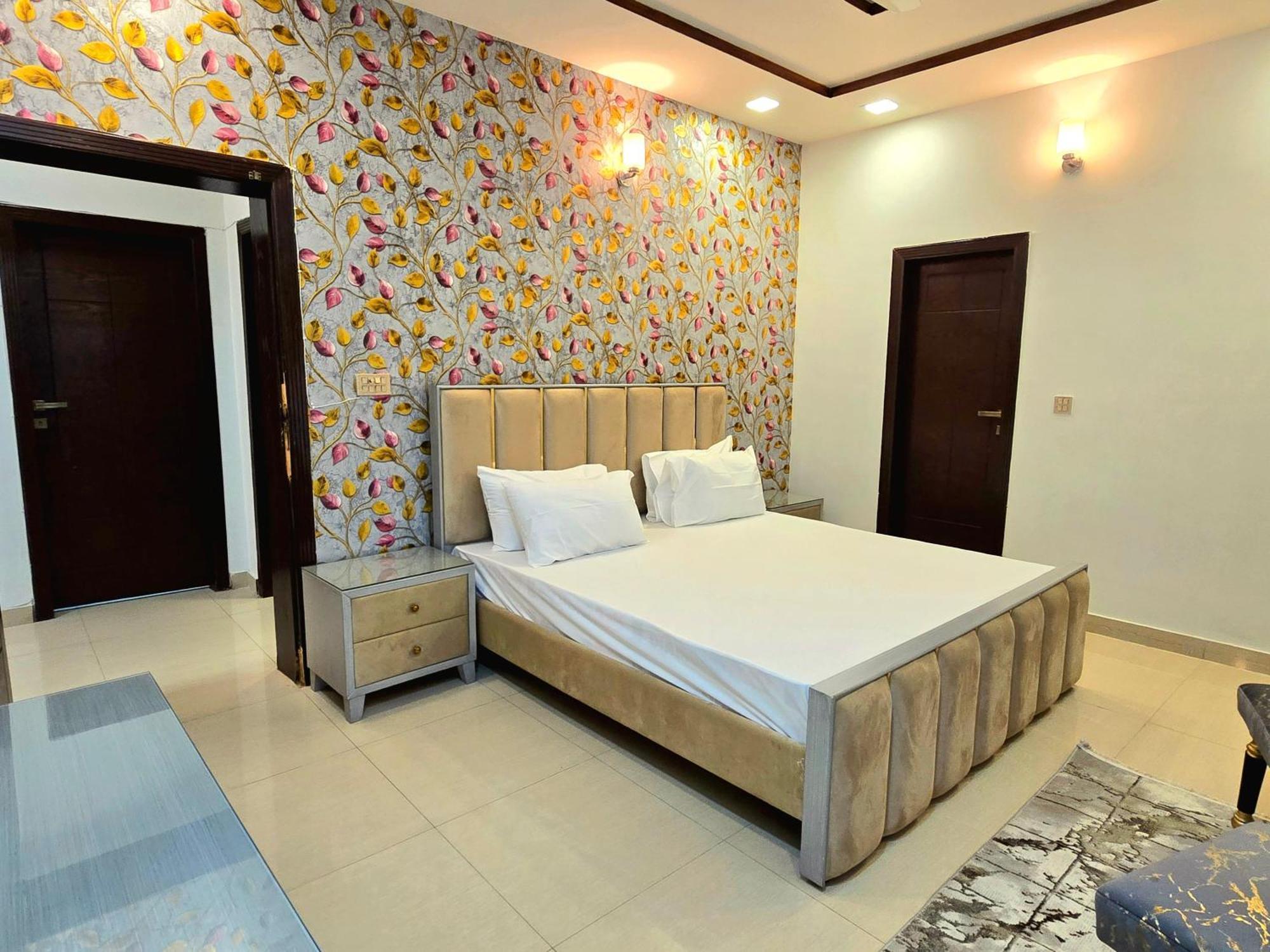 רוואלפינדי The Millenial Apartments & Suites Bahria Town מראה חיצוני תמונה