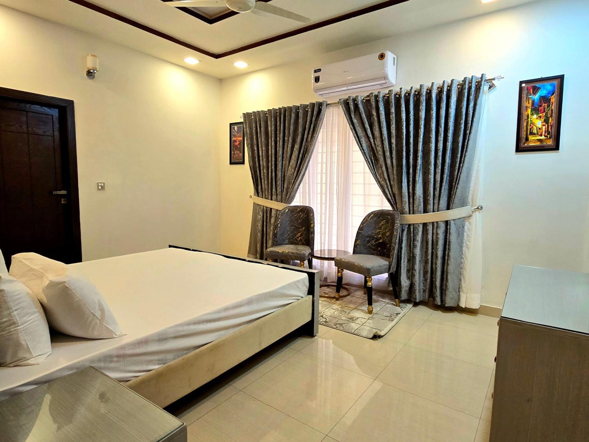 רוואלפינדי The Millenial Apartments & Suites Bahria Town מראה חיצוני תמונה