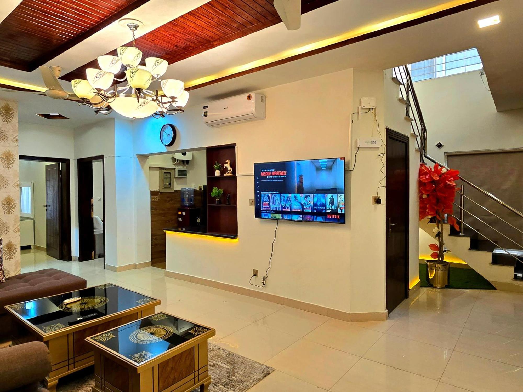 רוואלפינדי The Millenial Apartments & Suites Bahria Town מראה חיצוני תמונה